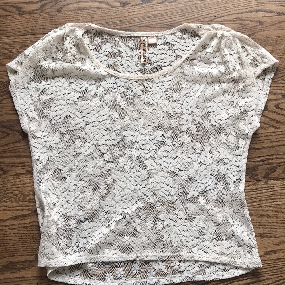 Lace blouse puckered sleeve